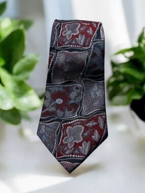 Mercedes Tie Gray Red Floral Pattern